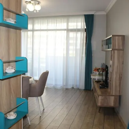 прекрасен и тих двустаен апартамент Turquoise Blue Flower Apartment *