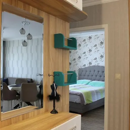 прекрасен и тих двустаен апартамент Turquoise Blue Flower Apartment *