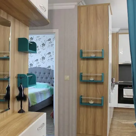 прекрасен и тих двустаен апартамент Turquoise Blue Flower Apartment *