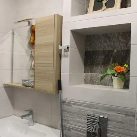прекрасен и тих двустаен апартамент Turquoise Blue Flower Apartment