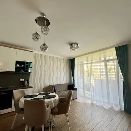 Apartment прекрасен и тих двустаен апартамент Turquoise Blue Flower Varna