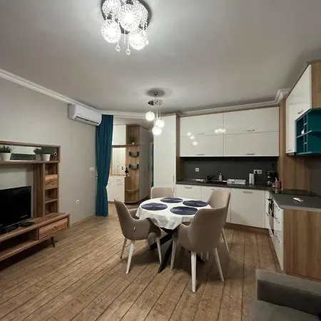 прекрасен и тих двустаен апартамент Turquoise Blue Flower Apartment Varna